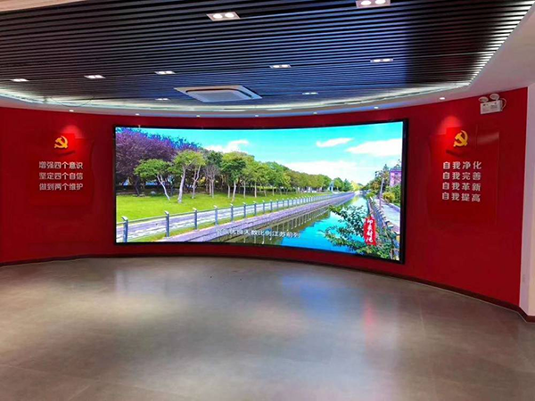 小間距LED屏具有以下幾個特點